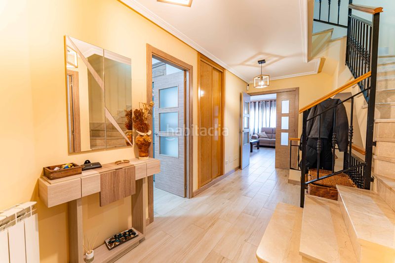 Foto cbec6bd2-59e4-446b-9946-18bf38774211. Casa aparellada amb xemeneia calefacció piscina a Arroyomolinos