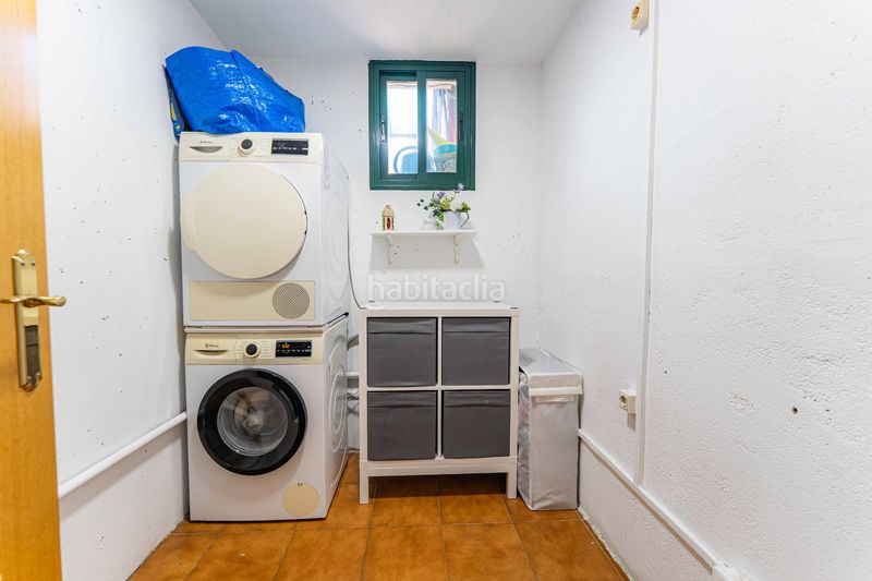 Foto f42f6510-ede0-4ca2-9488-03573a640d33. Casa aparellada amb xemeneia calefacció piscina a Arroyomolinos