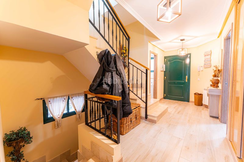 Foto fe58c246-eb82-4b13-bba5-a4770b15bb4d. Casa aparellada amb xemeneia calefacció piscina a Arroyomolinos