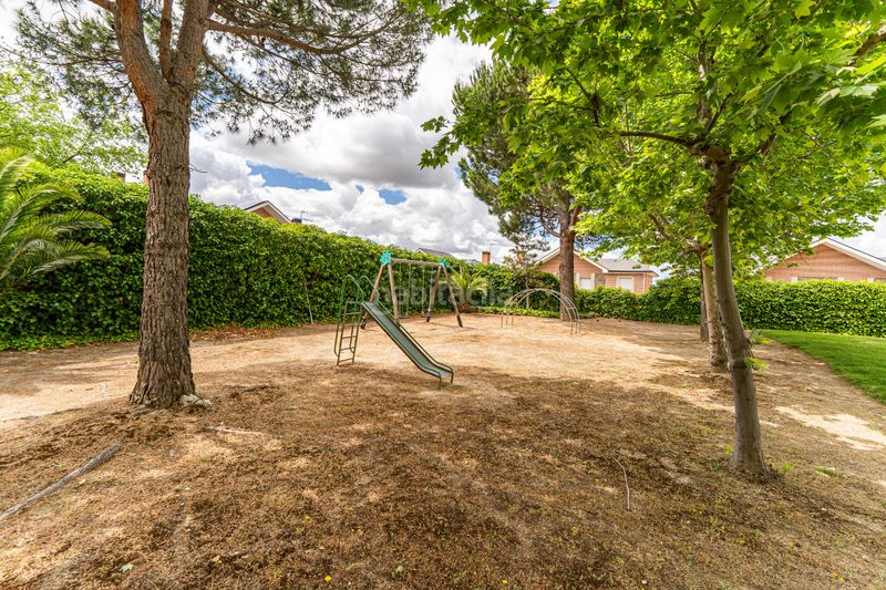 Foto b1a08b6f-8f3c-47b8-ab5b-99d48f4eb673. Casa pareada en La Cárcaba-El Encinar-Montemolinos Arroyomolinos