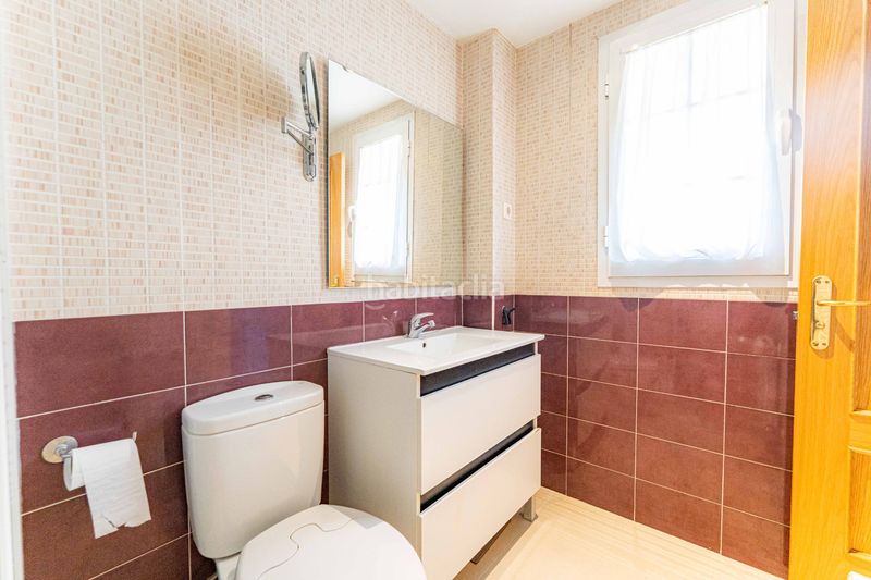 Foto 7de2cb4a-6aab-4653-8f52-b70d1bb48902. Casa adossada amb calefacció a Urbanización El Mediterráneo Arroyomolinos