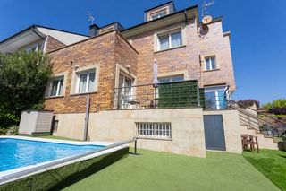 Casa aparellada  Calle de las ciencias. "capital home vende en exclusiva espectacular chalet pareado en