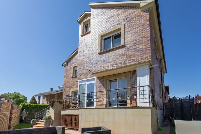 Foto 40f0fcf4-9291-40f8-bb1c-9f1a9656d7d4. Casa aparellada amb calefacció aparcament piscina a Brunete