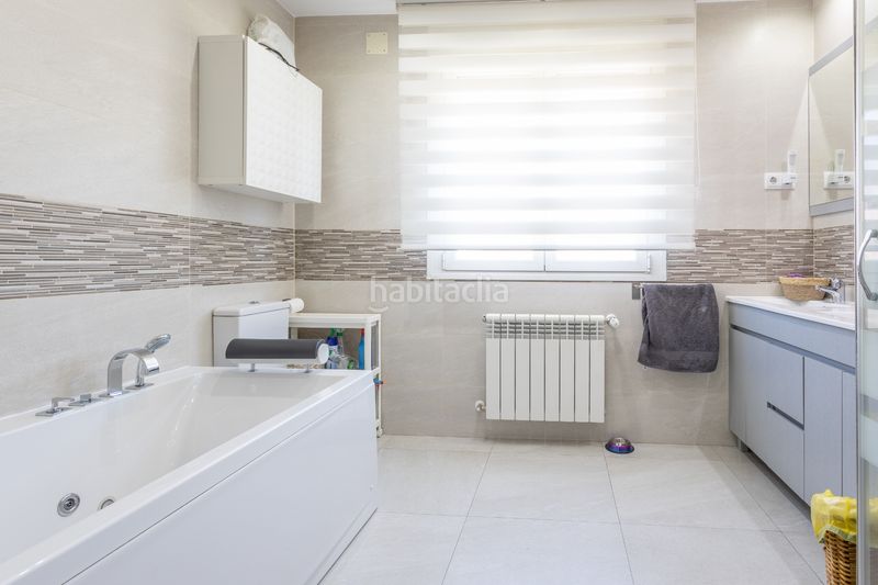 Foto 61b28797-3e44-456a-a48f-b22123e9f0e5. Casa aparellada amb calefacció aparcament piscina a Brunete