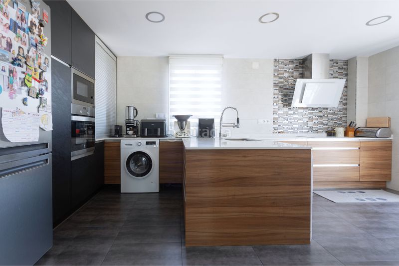 Foto 72e7768b-235c-4d5b-809f-bb01a593ba1e. Casa aparellada amb calefacció aparcament piscina a Brunete