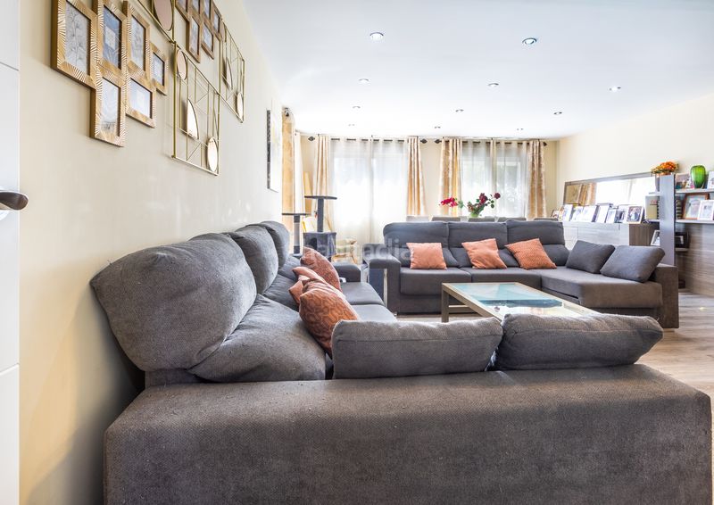 Foto 7d62d480-ca88-4f45-b712-0369c74c20d6. Casa aparellada amb calefacció aparcament piscina a Brunete