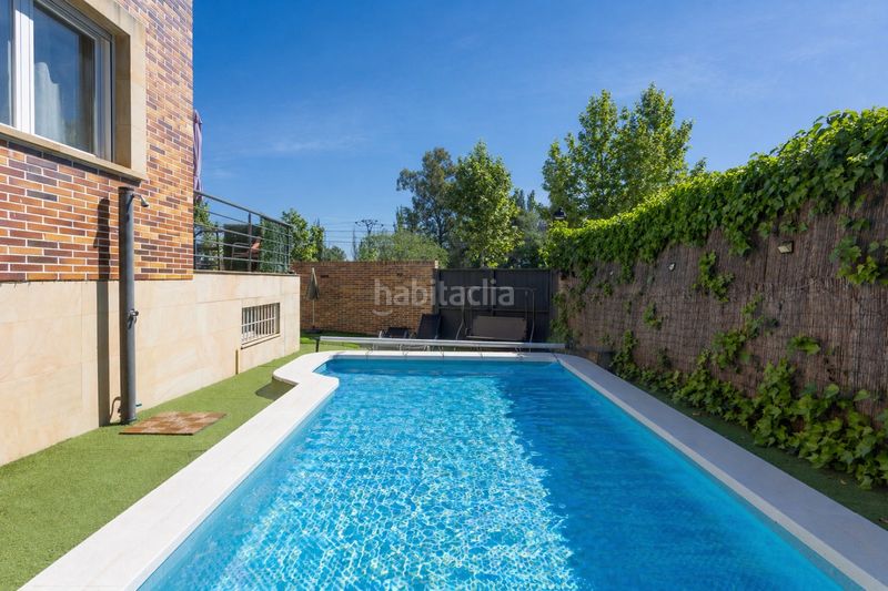 Foto 8125f4fb-bb4a-4327-8c22-336b02f24d34. Casa aparellada amb calefacció aparcament piscina a Brunete