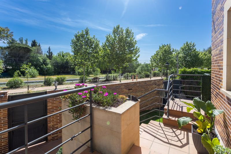 Foto 9a95c9ae-fde2-4f81-9d3c-e6194a163b63. Casa aparellada amb calefacció aparcament piscina a Brunete