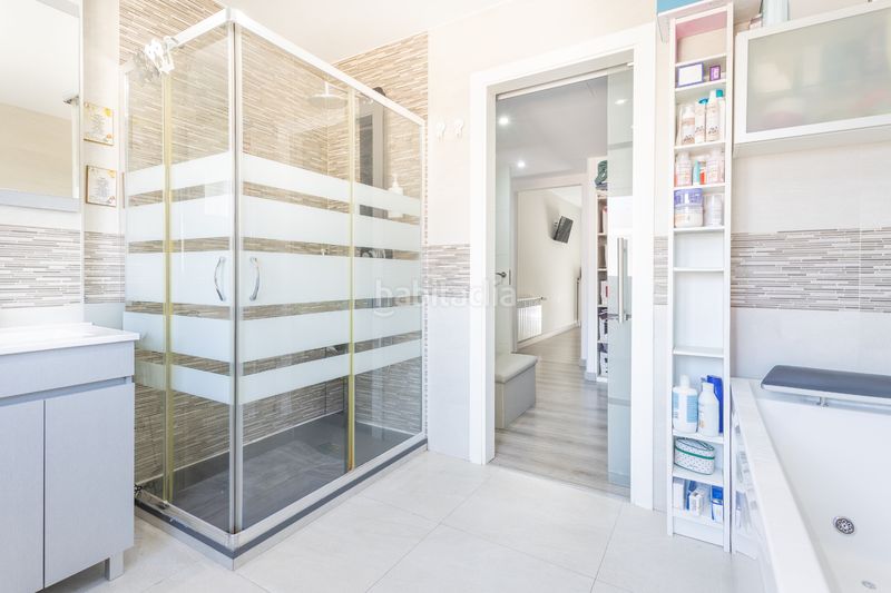 Foto b99a727d-e1f1-45b8-aa52-57333fd72064. Casa aparellada amb calefacció aparcament piscina a Brunete