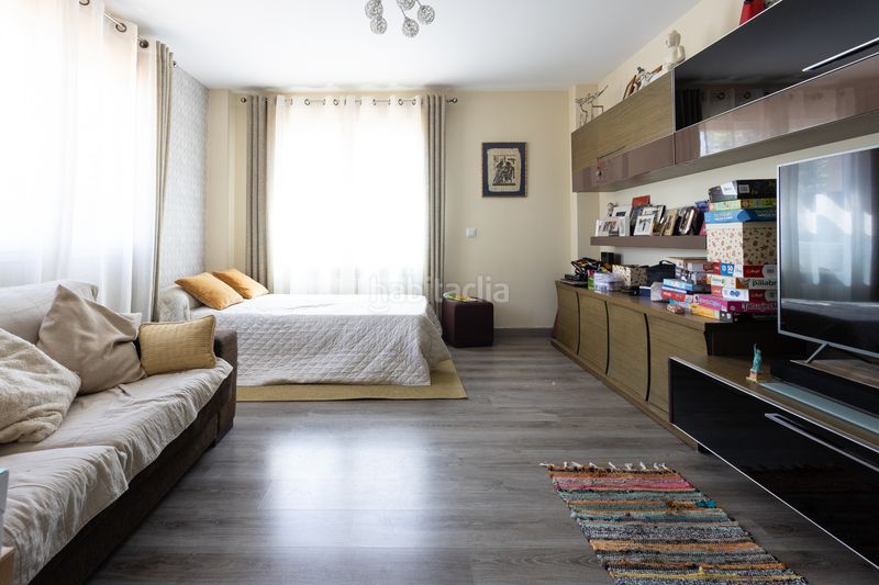 Foto e166fba8-cd73-42e2-99c9-9ab4e731d759. Casa aparellada amb calefacció aparcament piscina a Brunete