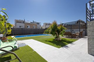Chalet  Calle sierra de albarracin. "capital home vende en exclusiva espectacular chalet pareado en