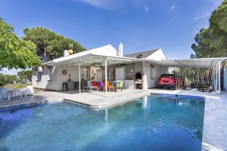 Xalet  Calle cedros. Capital home vende chalet independiente en planta