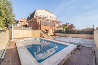 Maison jumelée  Calle cervantes. Chalet pareado en venta en calle cervantes