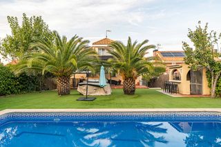 Chalet  Calle fuente roque. Casa o chalet independiente en venta en calle fuente roque