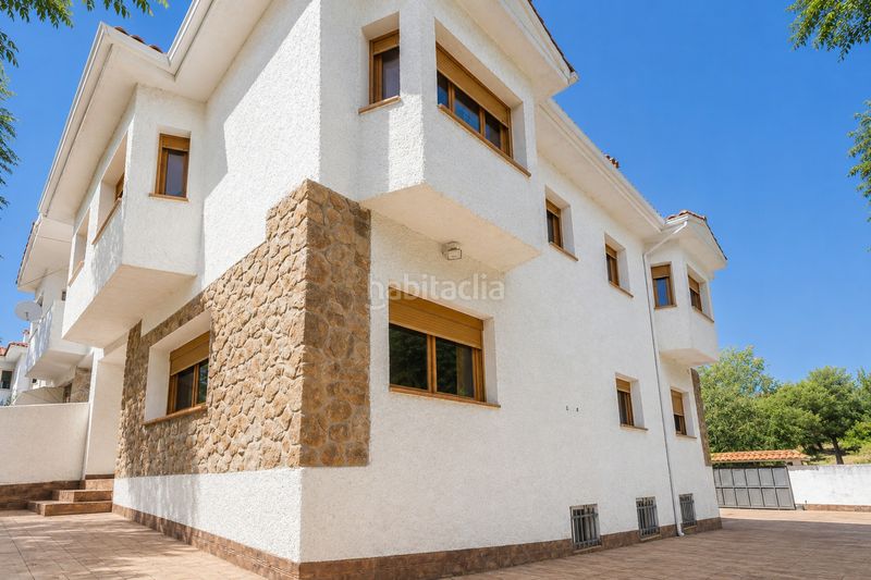 Foto 084b278c-4319-4205-82d7-8c94835f4aba. Casa aparellada amb calefacció aparcament a Brunete