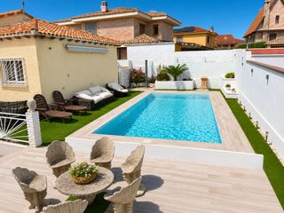 Chalet  Calle de marbella. Capital home presenta en exclusiva este espectacular chalet inde
