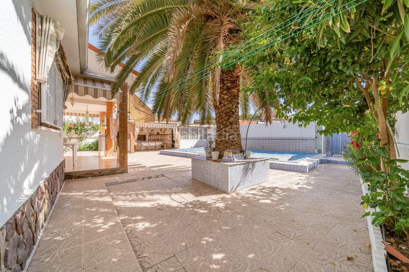 Foto e29ac2bb-33de-4d98-9ccb-2d41419079a2. Xalet amb xemeneia calefacció aparcament piscina a Álamo (El)