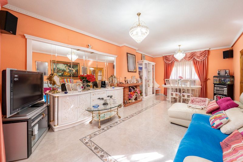 Foto f44699cc-8326-467c-87cb-665eb670b1e5. Xalet amb xemeneia calefacció aparcament piscina a Álamo (El)