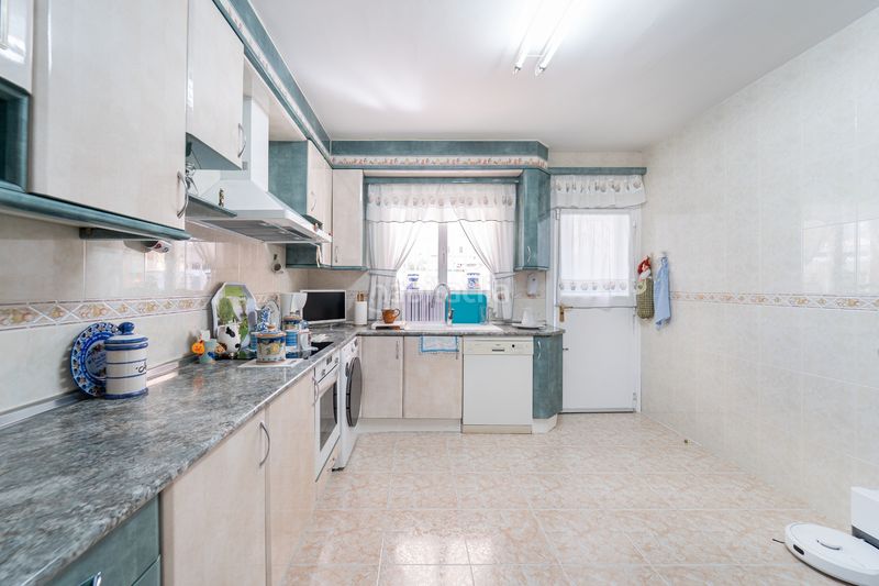 Foto ffa0b486-7e93-4130-8f68-c2c279972149. Xalet amb xemeneia calefacció aparcament piscina a Álamo (El)