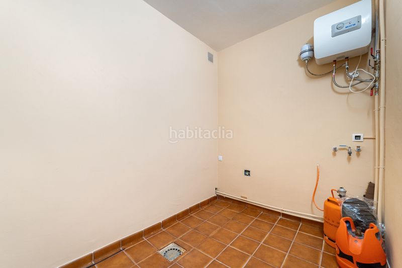Foto 8d6e5bd5-4153-439d-8db5-5ecd02821fd0. Casa adossada amb xemeneia calefacció aparcament a Torre de Esteban Hambrán (La)