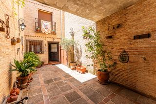 Xalet  Avenida félix arranz. Capital home vende en exclusiva casa adosada en méntrida