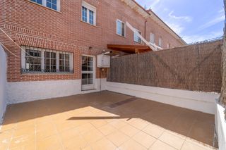 Casa adossada  Calle curato. Capital home el álamo vende en exclusiva adosado con una superfi