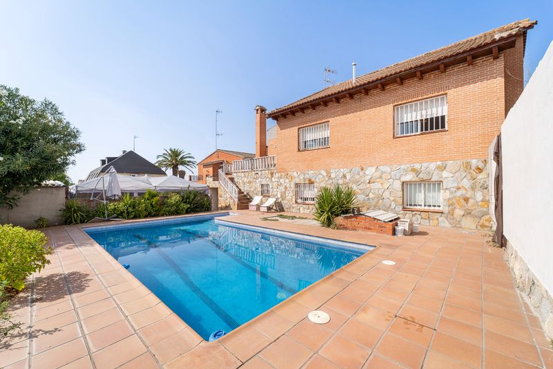 Foto cb91e6b5-7dd7-4e04-a700-9e2c9940a6c7. Xalet amb xemeneia calefacció aparcament piscina a Calypo Fado