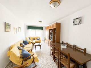 Appartement à Pescadores. A 250 metros del paseo marítimo, con 3 dormitorios, garaje y tra