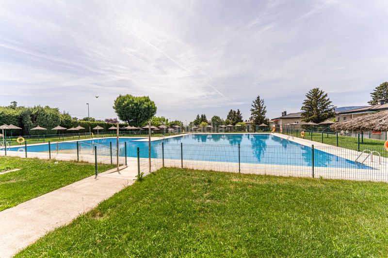 Foto 5493045b-e6d6-4d3e-8ece-8ba715d551bd. Pis amb xemeneia calefacció piscina a Guadarrama