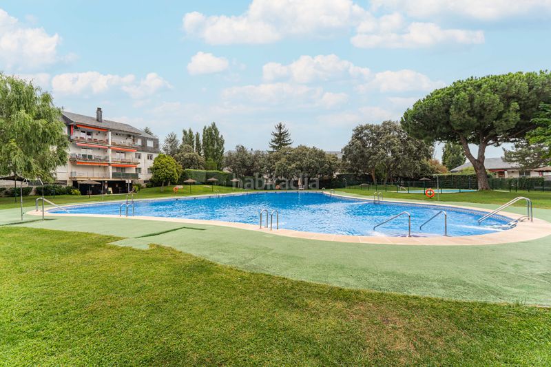 Foto b9463d48-9cb5-46d3-a42c-3c7e8d5737e9. Pis amb xemeneia calefacció piscina a Alpedrete