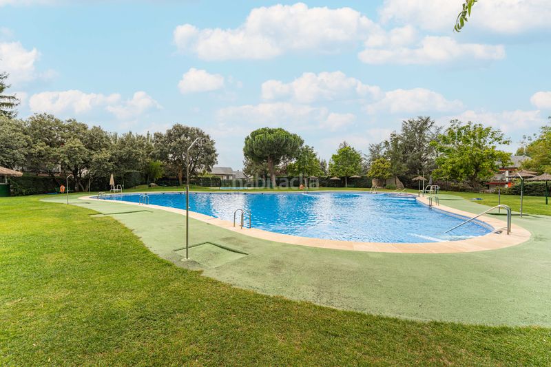 Foto d2f98c08-36c0-48e0-9e5d-42d1bf0ddb46. Pis amb xemeneia calefacció piscina a Alpedrete