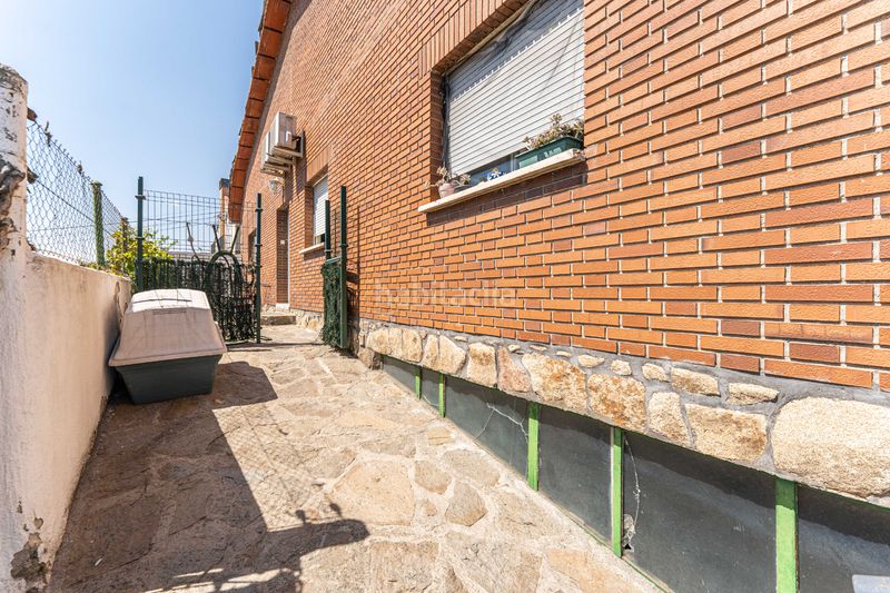 Foto 48c98682-bf03-47a2-a9b1-92376005f8c3. Casa amb calefacció a Parque de la Coruña-Las Suertes Collado Villalba