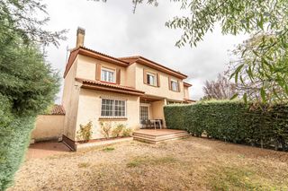 Maison jumelée à Los Ángeles de San Rafael. Capital home alpedrete vende en exclusiva chalet pareado en los