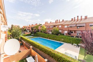 Reihenhaus  Calle sierra nevada. Capital home torrelodones vende en exclusiva fantástico chalet a