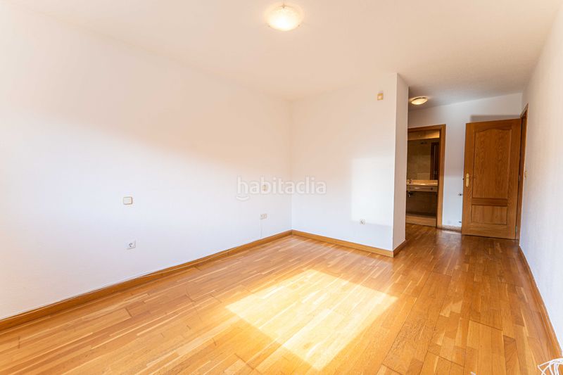 Foto 5403ea71-d344-4e30-b06a-6842b8fec041. Casa adossada amb xemeneia calefacció aparcament piscina a Rozas de Madrid (Las)