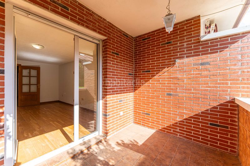 Foto 92b21ae7-2c39-40ce-9962-02a2174c4658. Casa adossada amb xemeneia calefacció aparcament piscina a Rozas de Madrid (Las)