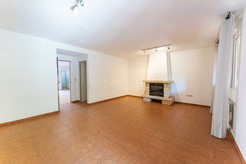 Foto b09e4a34-f0e0-465b-9e41-1ca7fa13ace8. Casa adossada amb xemeneia calefacció aparcament piscina a Rozas de Madrid (Las)