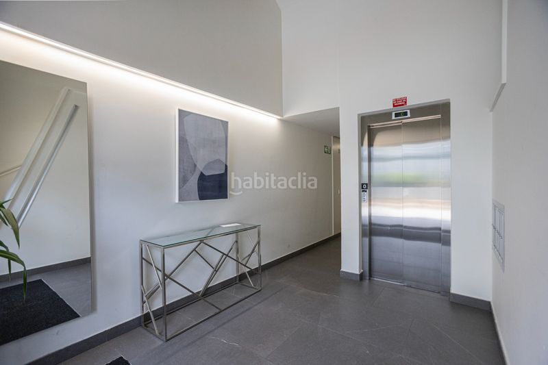 Foto f279f533-e457-4694-88e7-b15a0d9ef1e6. Àtic amb xemeneia calefacció aparcament piscina a Torrelodones