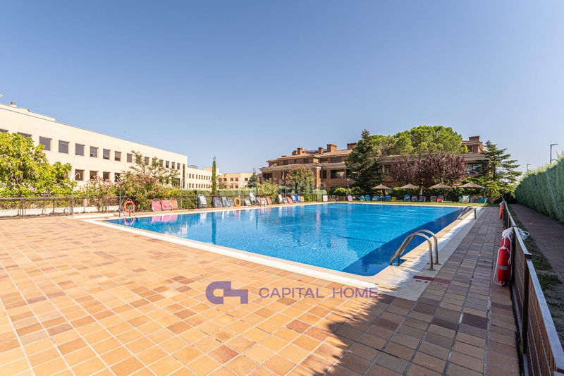 Foto fdd19b48-a5f8-421d-8b01-f162fe9eb007. Pis amb xemeneia calefacció aparcament piscina a Rozas de Madrid (Las)