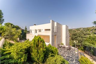 Chalet  Calle mirarroyo. Capital home vende en exclusiva chalet independiente en la prest
