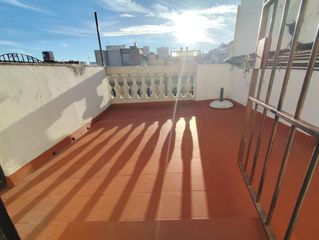 Rent Office space  Carrer d'entença. Oficina en alquiler con 2 terrazas privadas · calle entença, eix