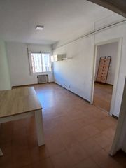 Lloguer Pis  Carrer d'ausiàs marc. Pis familiar de 4 habitacions +  2 banys a l'eixample — carrer a