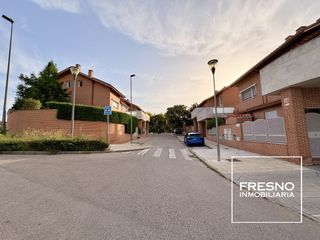 Chalet à Calle Adela Ginés