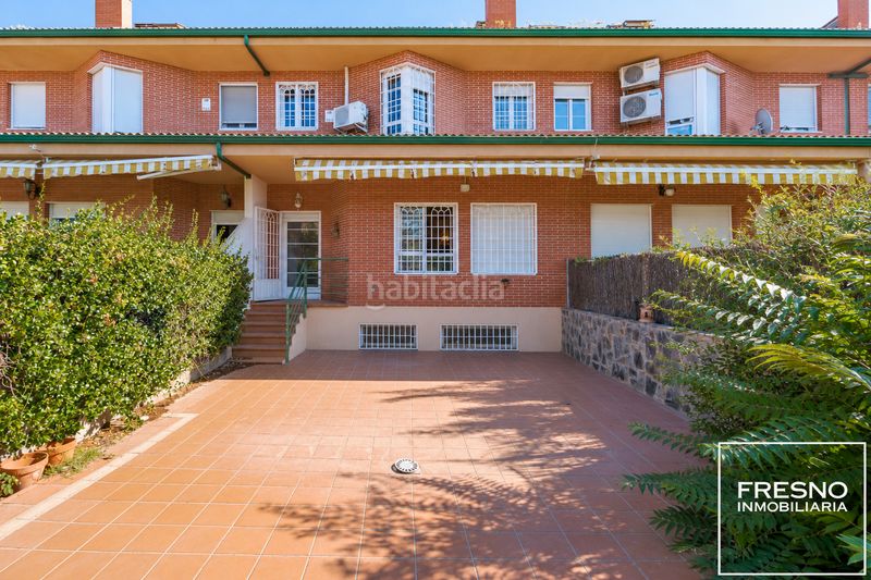 Foto 123875ef-5a74-4b2b-ad43-9b257aecd5f1. Casa adossada amb xemeneia calefacció aparcament piscina a Algete
