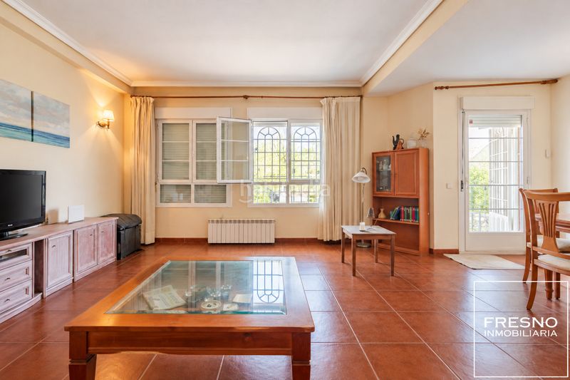 Foto 465df281-bb86-4dbb-9bd9-5e06b78580ee. Casa adossada amb xemeneia calefacció aparcament piscina a Algete