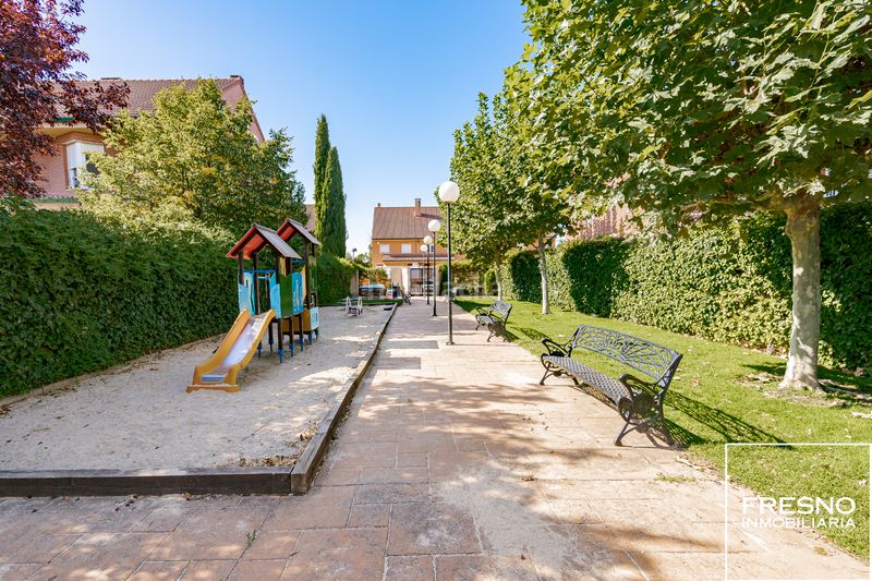 Foto 5272c449-7753-4ddd-8b91-9dbd4317d091. Casa adossada amb xemeneia calefacció aparcament piscina a Algete