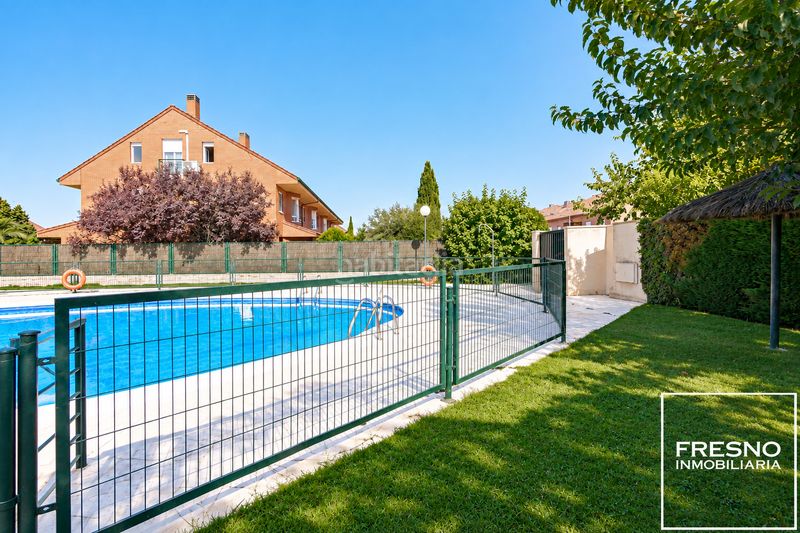 Foto 5de145e2-b0d6-47c3-bc77-1936267ae7c9. Casa adossada amb xemeneia calefacció aparcament piscina a Algete
