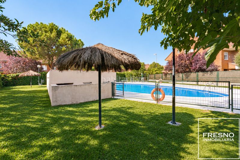 Foto 747f87c8-15a6-45b9-90cd-3a6fafaf03f4. Casa adossada amb xemeneia calefacció aparcament piscina a Algete