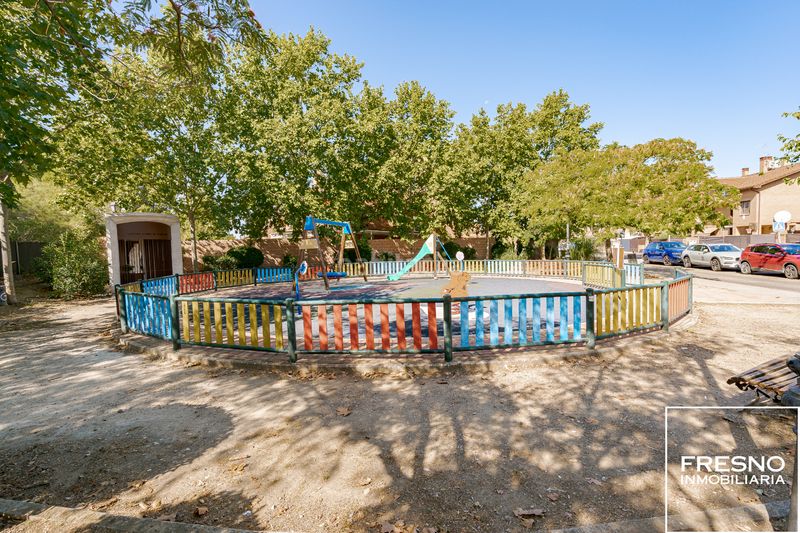 Foto 7f7673d5-18b5-41e1-b3f9-4be1b3561efa. Casa adossada amb xemeneia calefacció aparcament piscina a Algete