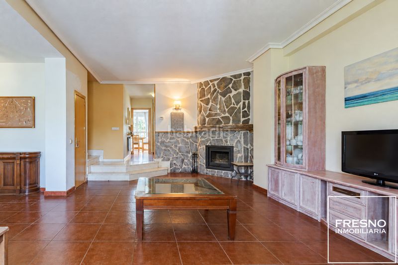 Foto b80ef44d-5b78-4e29-be33-fc4c1bda5d99. Casa adossada amb xemeneia calefacció aparcament piscina a Algete